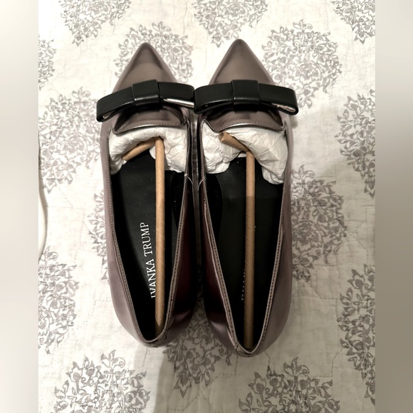 Ivanka Trump Lelle Pewter Bow Flats - Picture 6 of 7